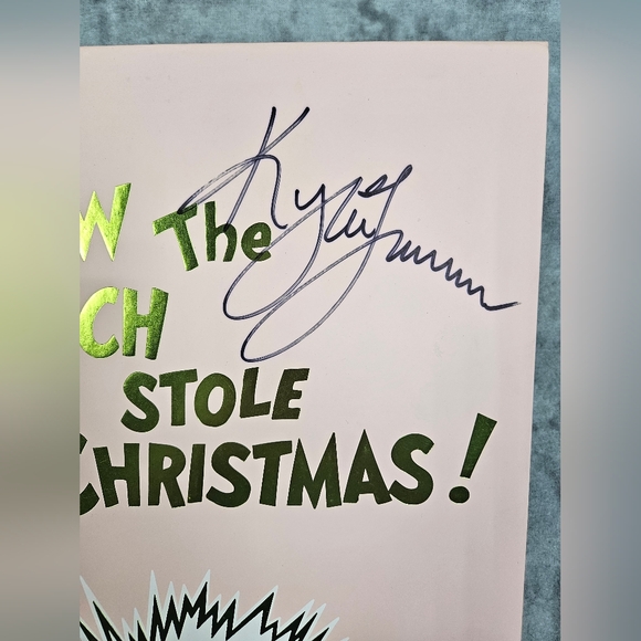Kylie Jenner Autographed Signed Grinch PR Box NEW Cosmetics Never Been Used! - Picture 2 of 16